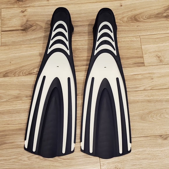 Oceanic Vipor Snorkel Full Foot Fins, Limited Edition, Youth US 3-4, Lik… - Picture 2 of 8